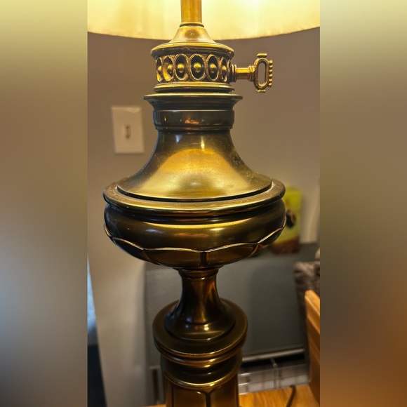 Stiffel Mid Century Heavy Brass Table Lamp. - Picture 3 of 8